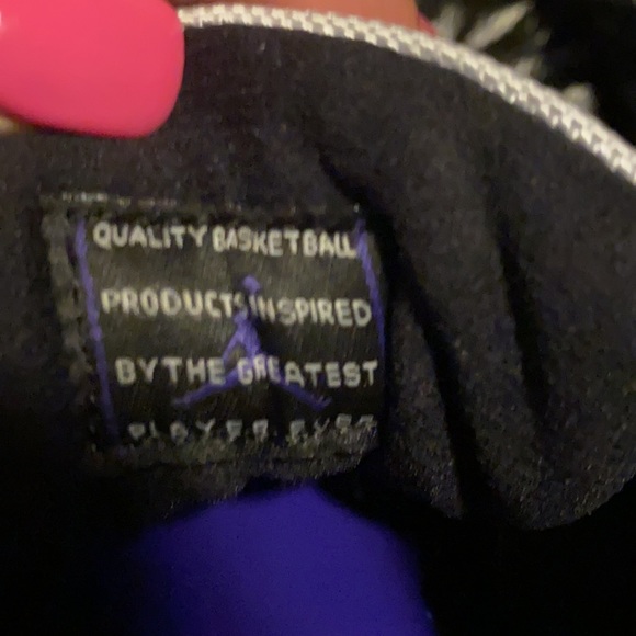 Air Jordan 11 Retro - Picture 7 of 13